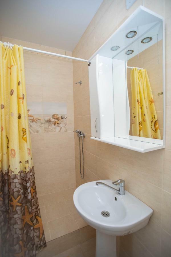 Amalia Hotel Zaliznyi Port Luaran gambar