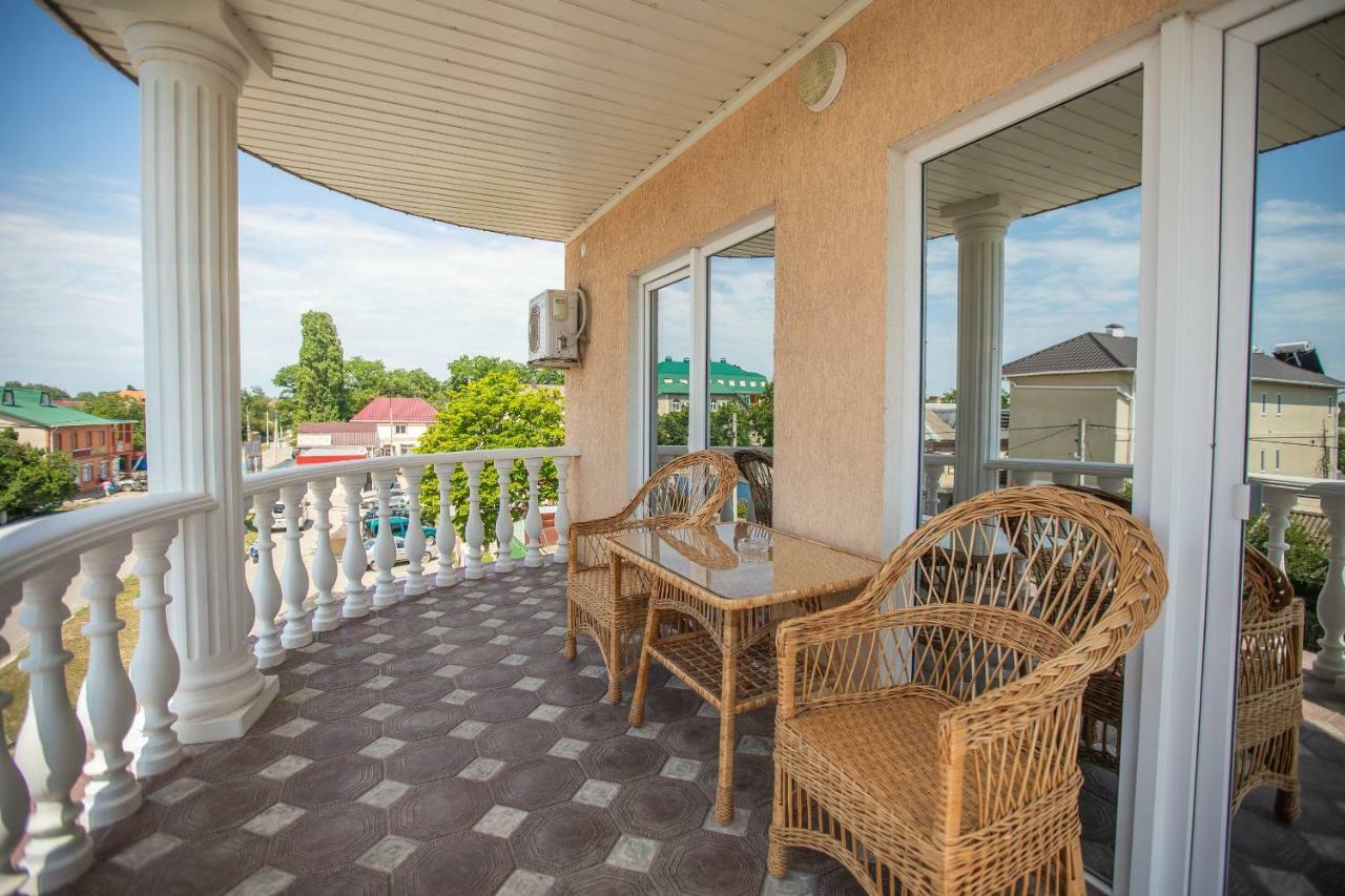 Amalia Hotel Zaliznyi Port Luaran gambar
