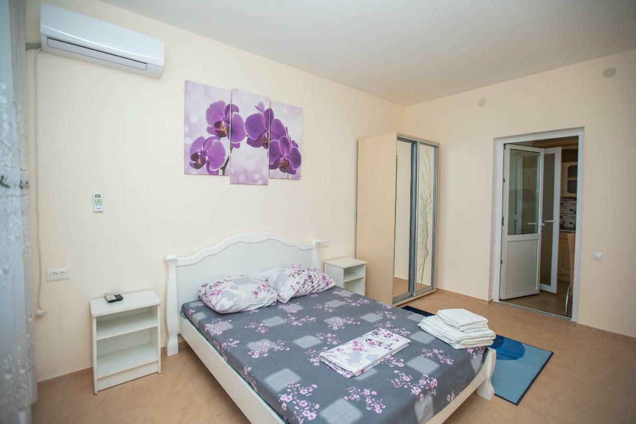Amalia Hotel Zaliznyi Port Luaran gambar