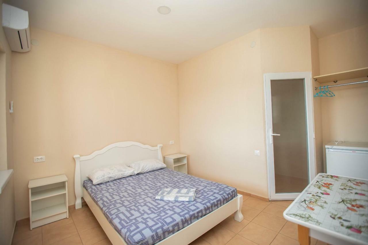 Amalia Hotel Zaliznyi Port Luaran gambar