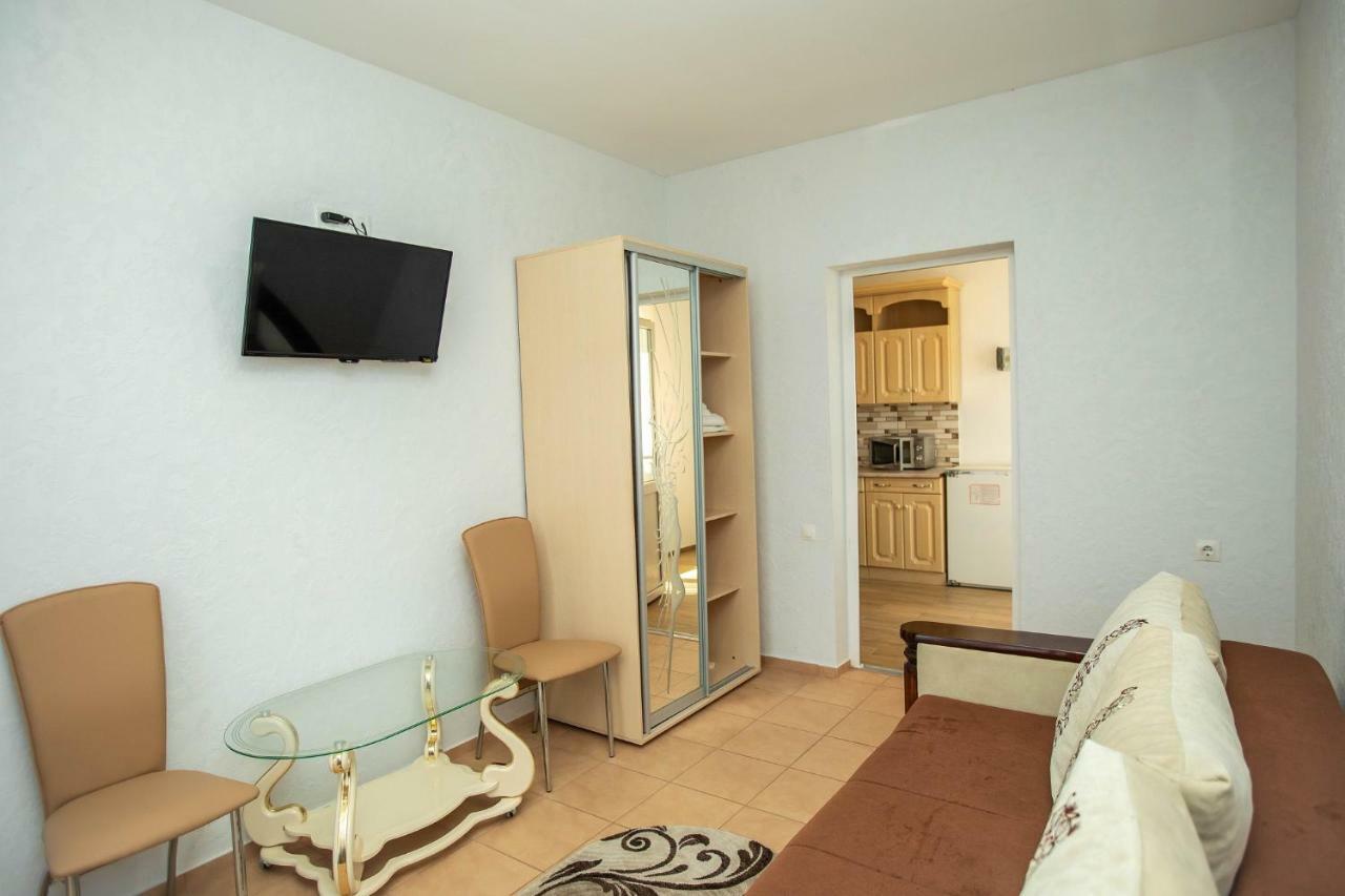 Amalia Hotel Zaliznyi Port Luaran gambar