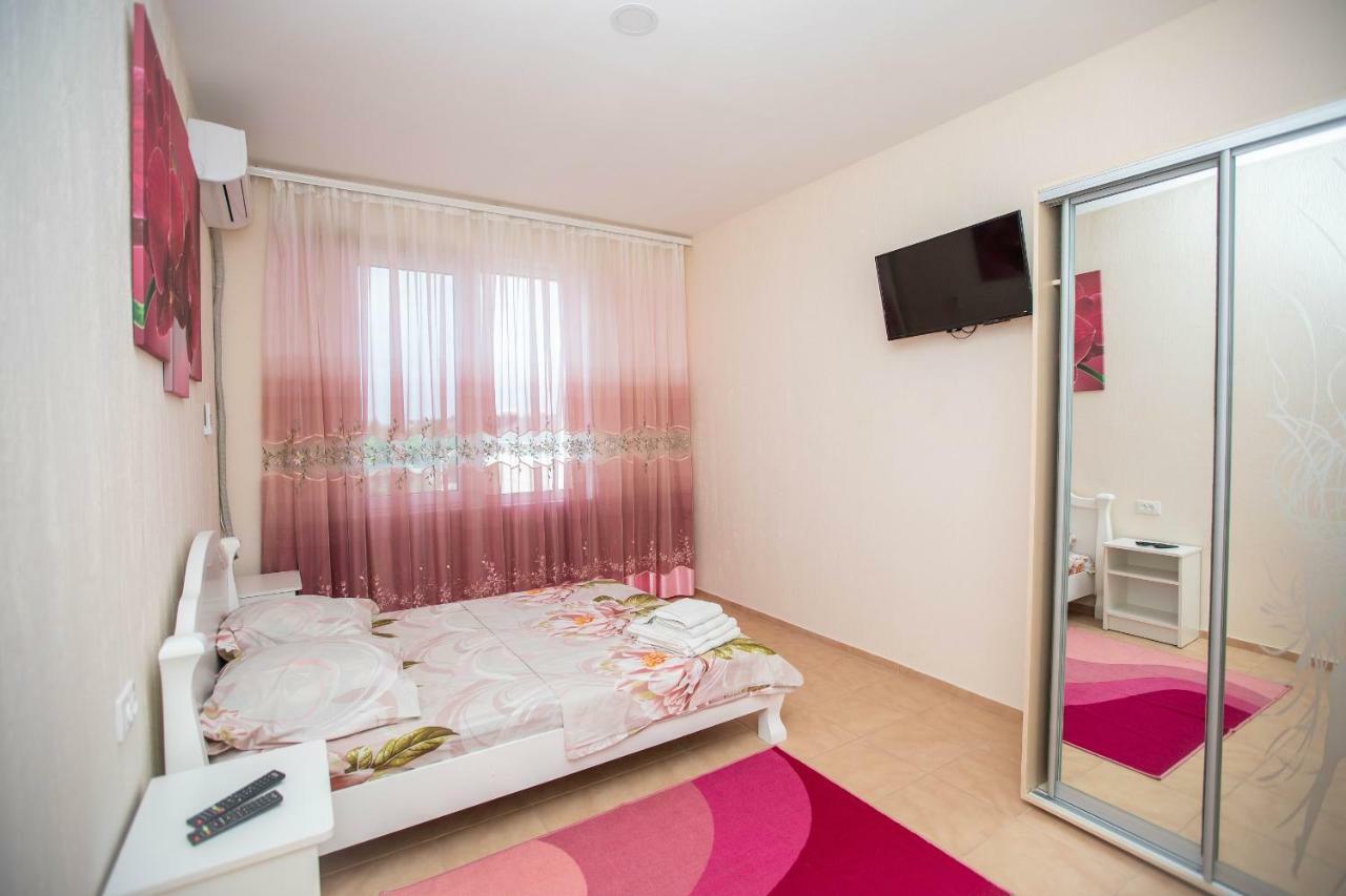 Amalia Hotel Zaliznyi Port Luaran gambar