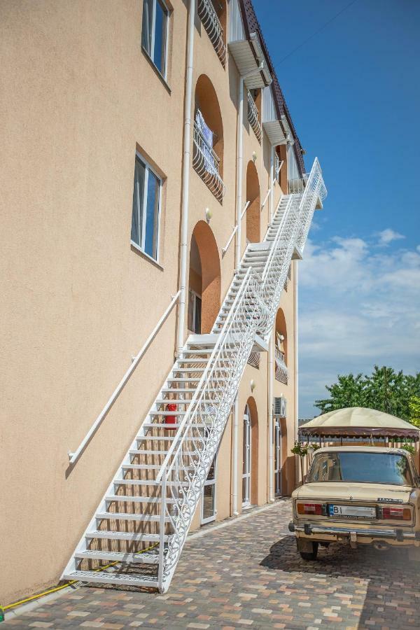 Amalia Hotel Zaliznyi Port Luaran gambar