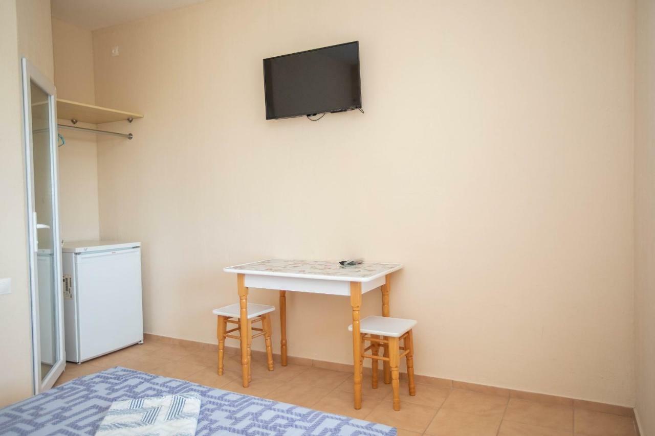 Amalia Hotel Zaliznyi Port Luaran gambar