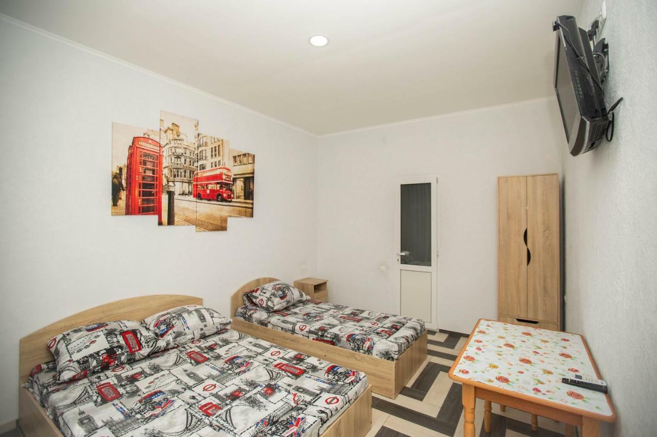 Amalia Hotel Zaliznyi Port Luaran gambar