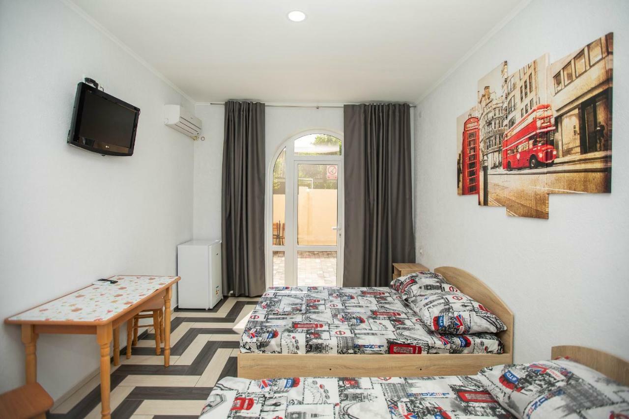 Amalia Hotel Zaliznyi Port Luaran gambar