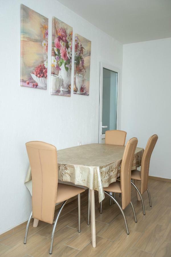 Amalia Hotel Zaliznyi Port Luaran gambar